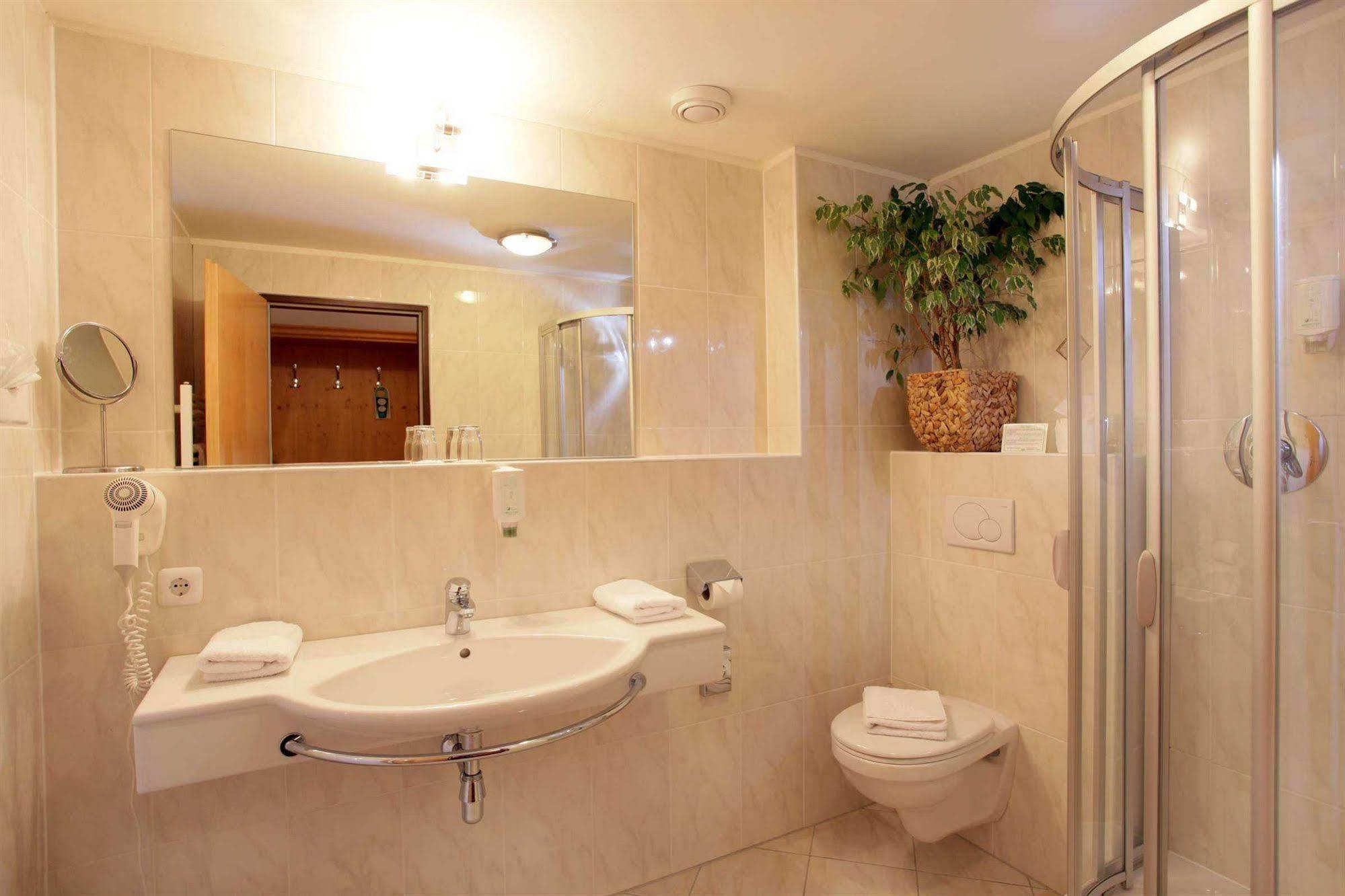 Alpenhof Brixen Hotel Brixen im Thale Luaran gambar